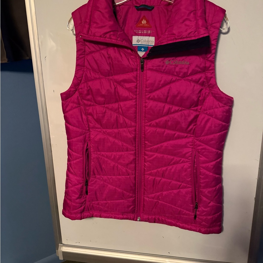 Columbia Women's Fuchsia Quilted Vest